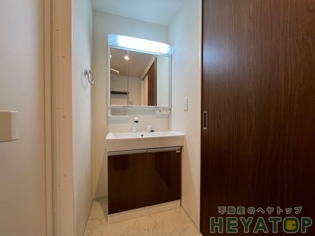 洗面設備　シャワー付き洗面化粧台（施工会社イメージ写真）