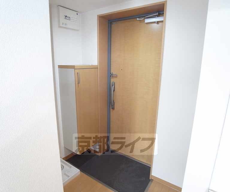 玄関　シューズボックス装備の玄関