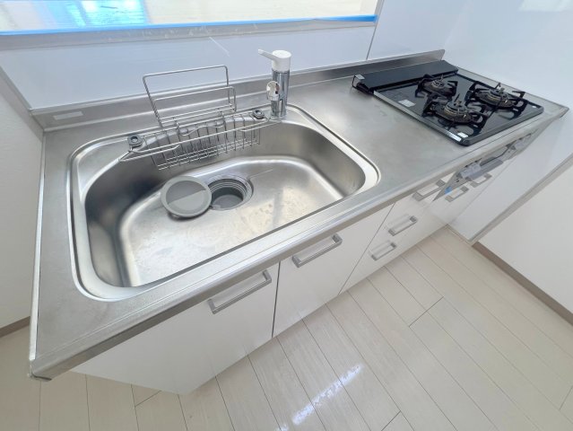 キッチン　作業のしやすい広めのキッチンです。