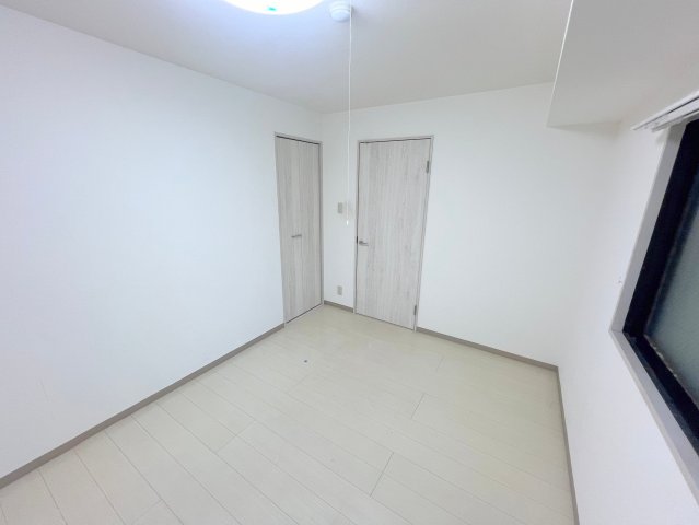 その他部屋・スペース　ゆとりのあるベッドルームで快適な睡眠をとってくださいね。