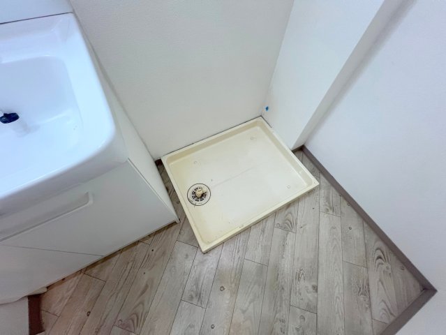 その他設備　嬉しい室内洗濯機置場。これで洗濯機も長持ちしますね。