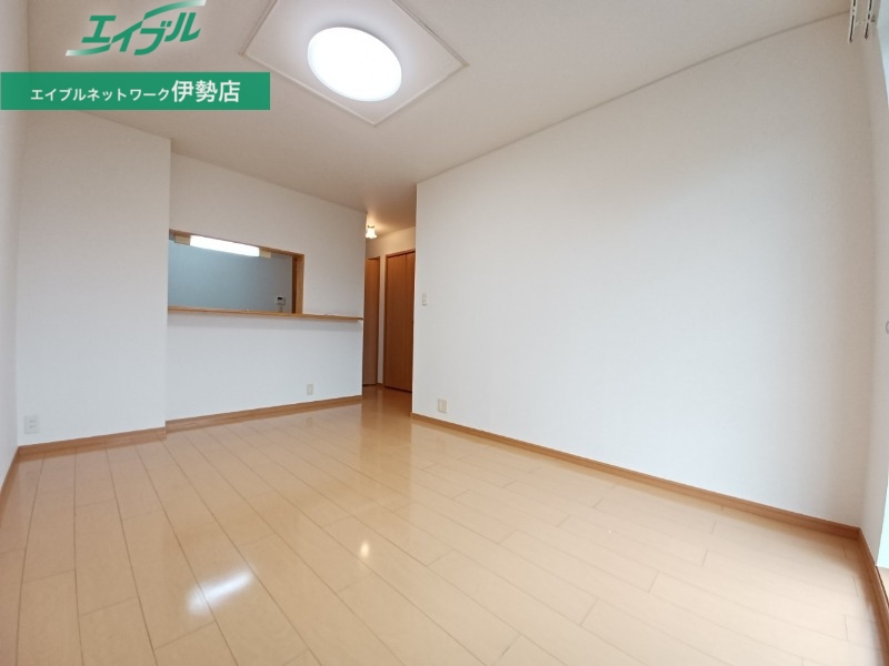 居室・リビング　同型反転参考写真です