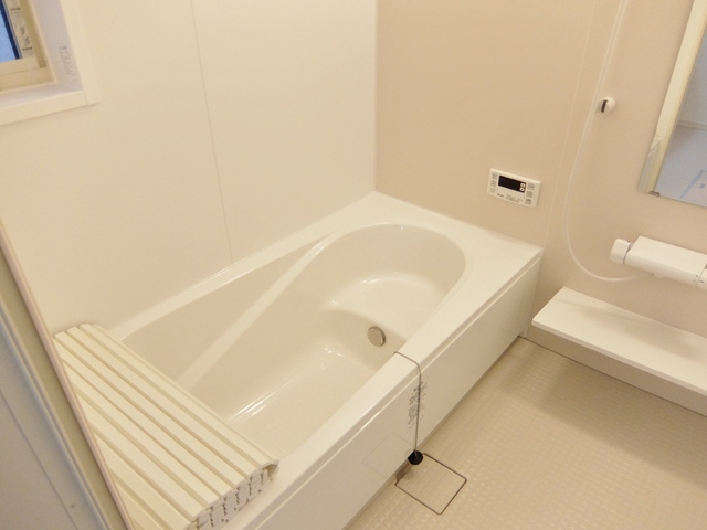 バス・シャワールーム　追い焚き、浴室乾燥機　（風呂蓋は設備ではありません）