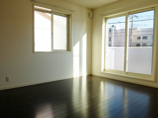 その他部屋・スペース　南向き、２面採光の洋室７帖