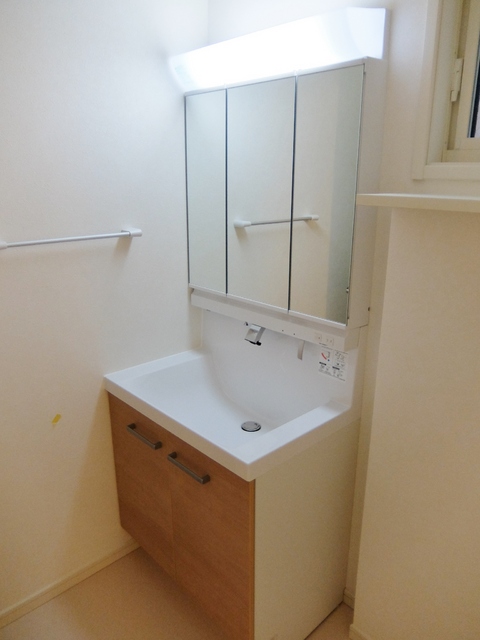 洗面設備　忙しい朝に便利な独立洗面台