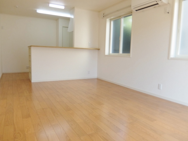 居室・リビング　南向き、２面採光のリビング！