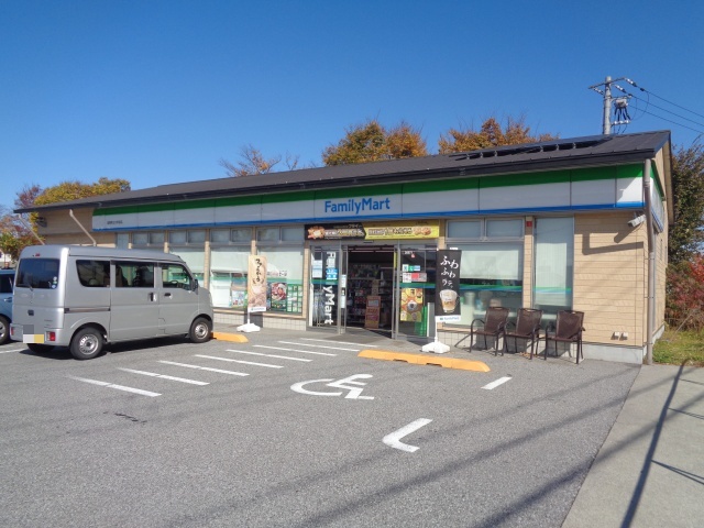 コンビニ　ファミリーマート　滋賀県立大学前店（コンビニ）まで900m