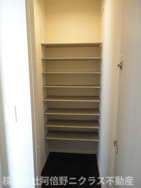 玄関　内装は別部屋の参考写真です。