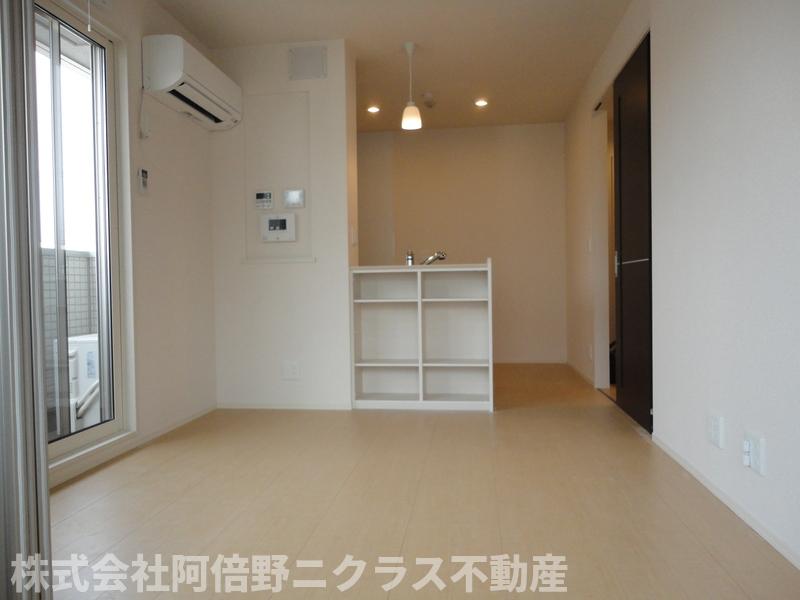 居室・リビング　内装は別部屋の参考写真です。