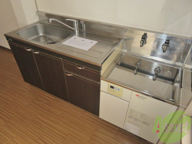 キッチン　シンプルなキッチンです。一人暮らしにはちょうどいいサイズ。