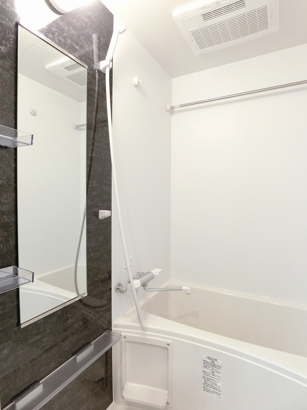 バス・シャワールーム　落ち着いた空間のお風呂です