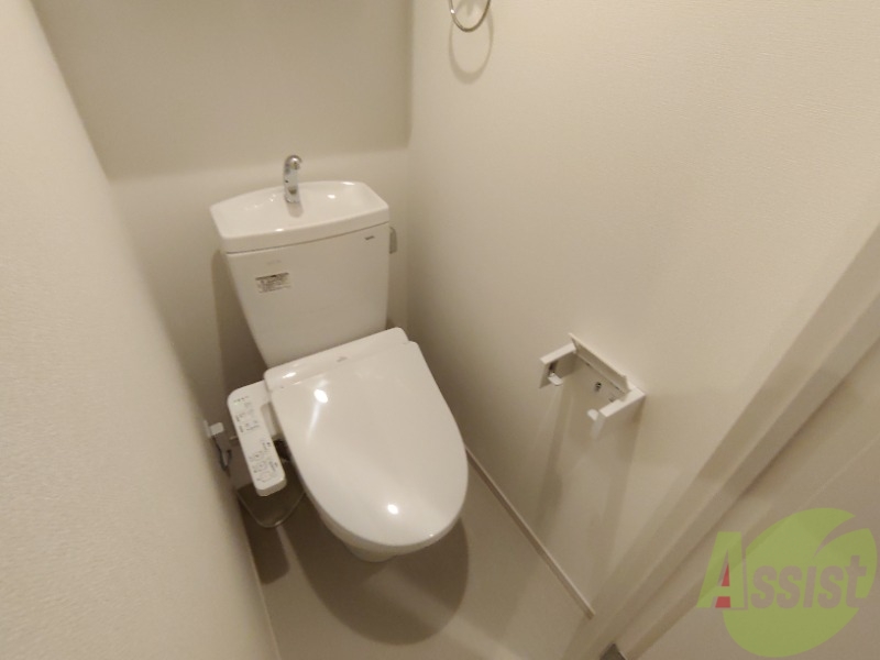 トイレ　トイレは温水洗浄便座付きです。快適に過ごせそうです。