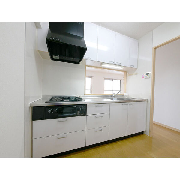 キッチン　※503号室の反転写真です