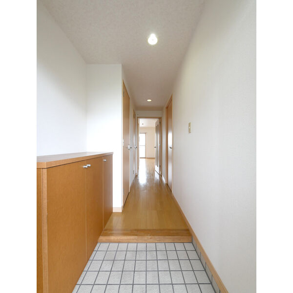 玄関　※503号室の反転写真です