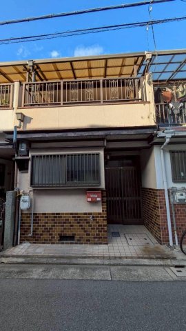 建物外観　閑静な住宅街ですが、表通りには、お店が多いエリアにあり、便利