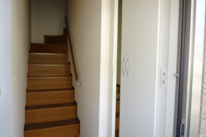 玄関　トールタイプのシューズボックス