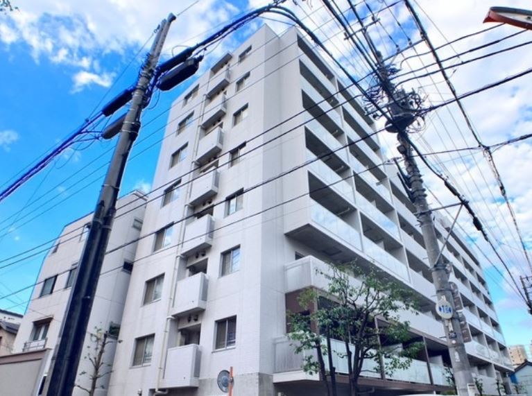 建物外観　★外壁タイル張り、重厚感のある外観★