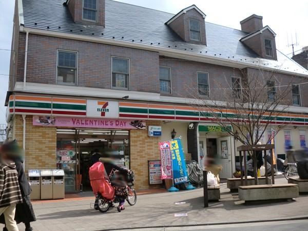 コンビニ　セブンイレブン（コンビニ）まで910m