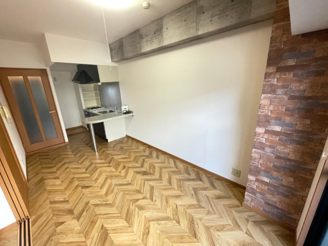 その他　ヘリンボーン調の床です。