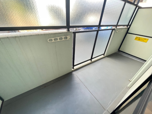 バルコニー　角部屋なので明るいです。