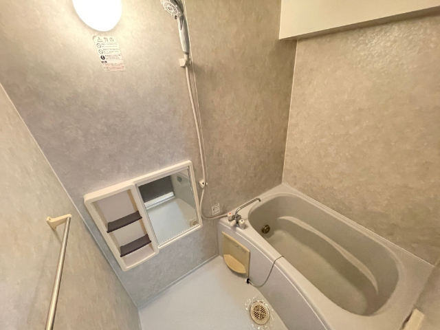 バス・シャワールーム　バストイレ別です