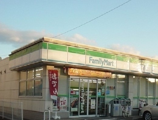 コンビニ　ファミリーマート（コンビニ）まで350m