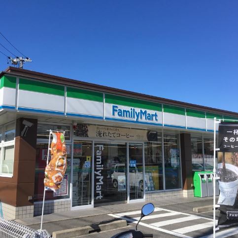 コンビニ　ファミリーマート 名古屋平中町店（コンビニ）まで122m