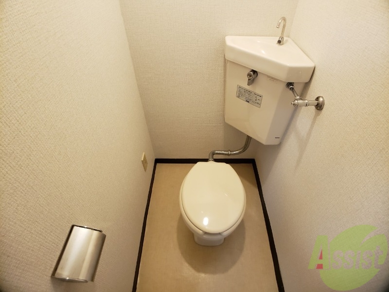 トイレ　こちらはトイレです。清潔感があり、安心して使用できます。