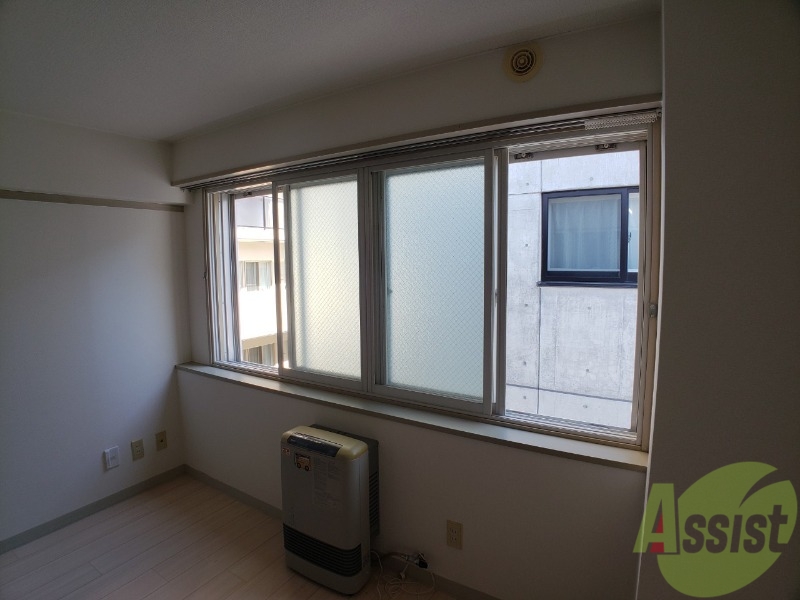 バルコニー　窓を開けると風通しも良く、気分も上がりそう！