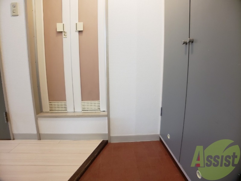 玄関　玄関からの様子を撮影してみました。動線になります。