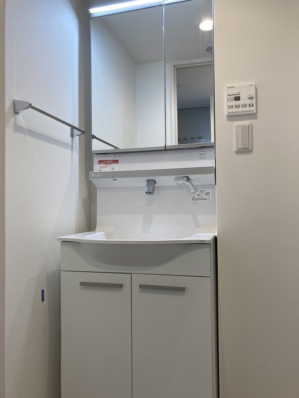 洗面設備　朝に便利な独立洗面台♪
