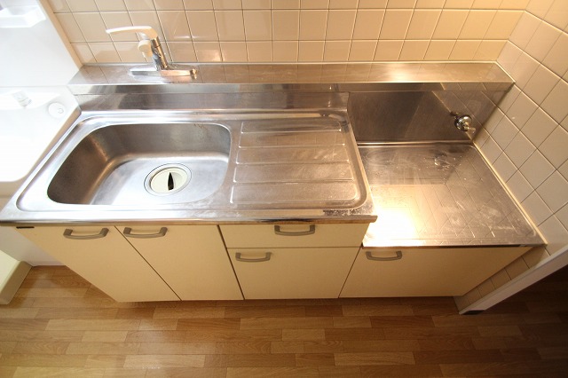 キッチン　同物件別号室のものです。