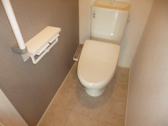 トイレ　温水洗浄便座