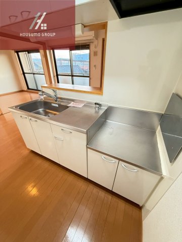 キッチン　コンパクトなキッチンで掃除もラクラク