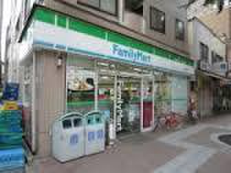 コンビニ　ファミリーマート（コンビニ）まで250m