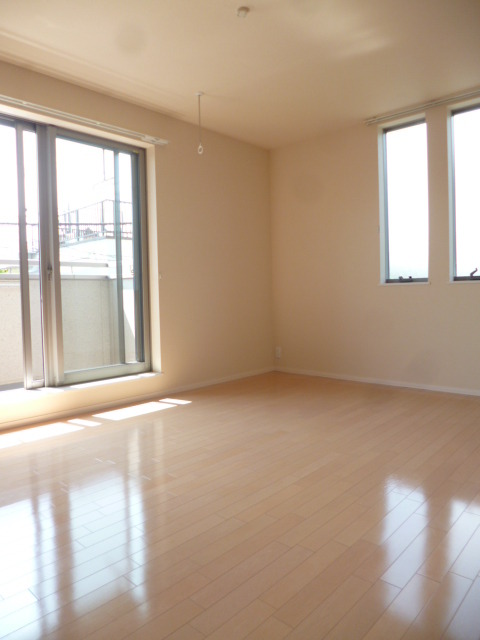 居室・リビング　★洋室はうれしい2面採光 7.8帖★