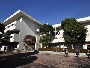 図書館　府中市立片町図書館（図書館）まで985m