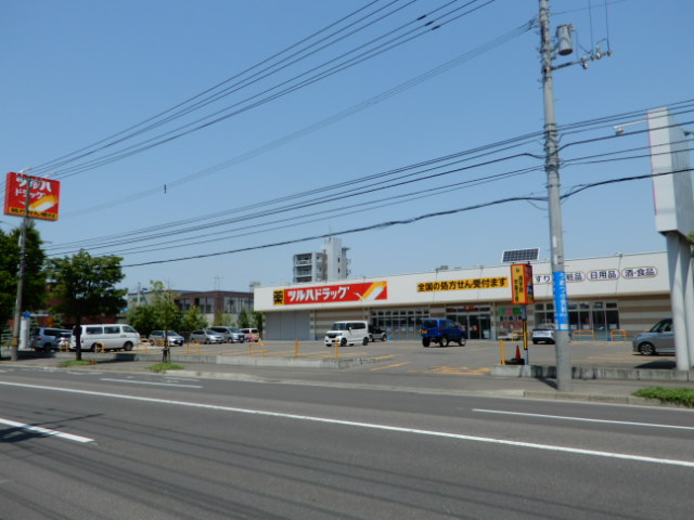 ドラックストア　ツルハドラッグ宮の森3条店（ドラッグストア）まで149m