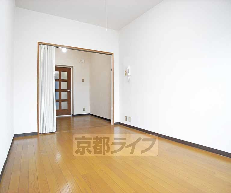 居室・リビング　広い室内です。