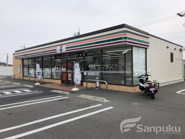 コンビニ　セブンイレブン（コンビニ）まで519m