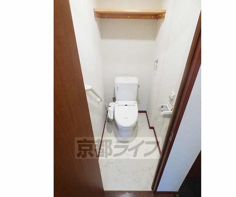 トイレ　ウォシュレットつき