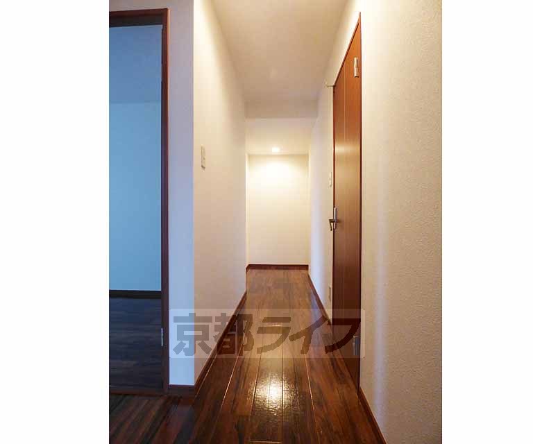 その他部屋・スペース　明るい廊下