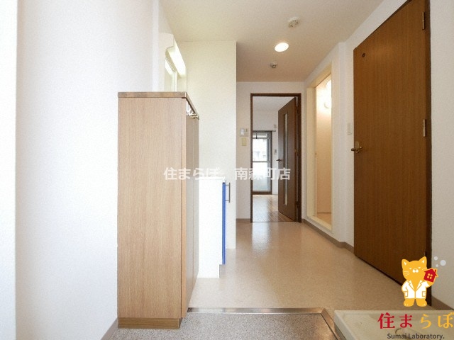 玄関　「気になったら、LINEで気軽に相談できますよ。」