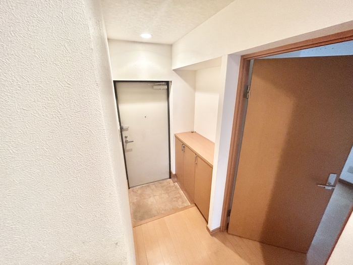 玄関　※退去予定の為、同タイプ他号室の写真です