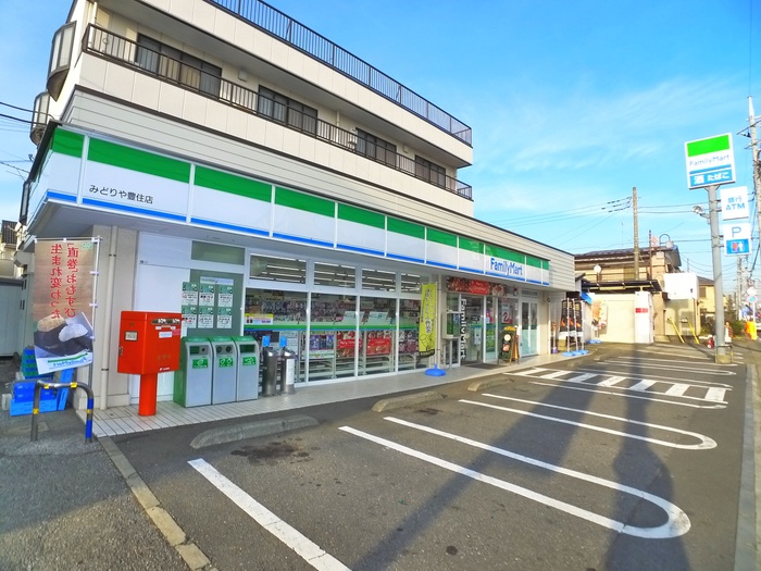 コンビニ　ファミリーマート（コンビニ）まで169m