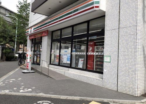 コンビニ　セブンイレブン 港区南青山7丁目店（コンビニ）まで321m