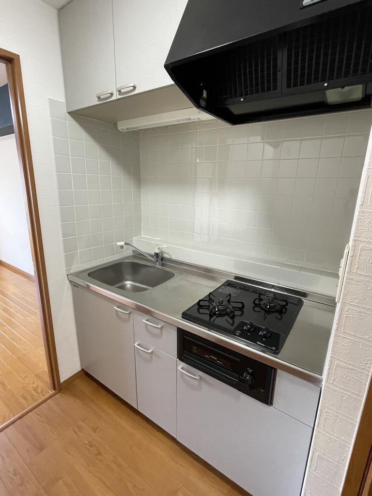 キッチン　グリル付き２口コンロでお料理充実！