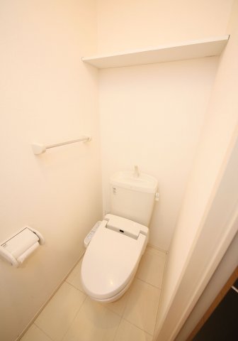 トイレ　別部屋反転間取りのお写真となります。