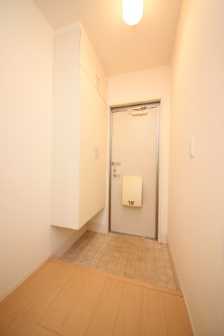 玄関　別部屋反転間取りのお写真となります。