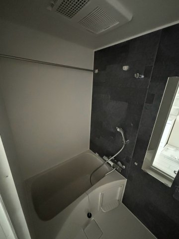 バス・シャワールーム　コンパクトで使いやすいお風呂です